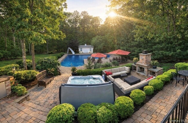 Photo - 10 Messina Ave