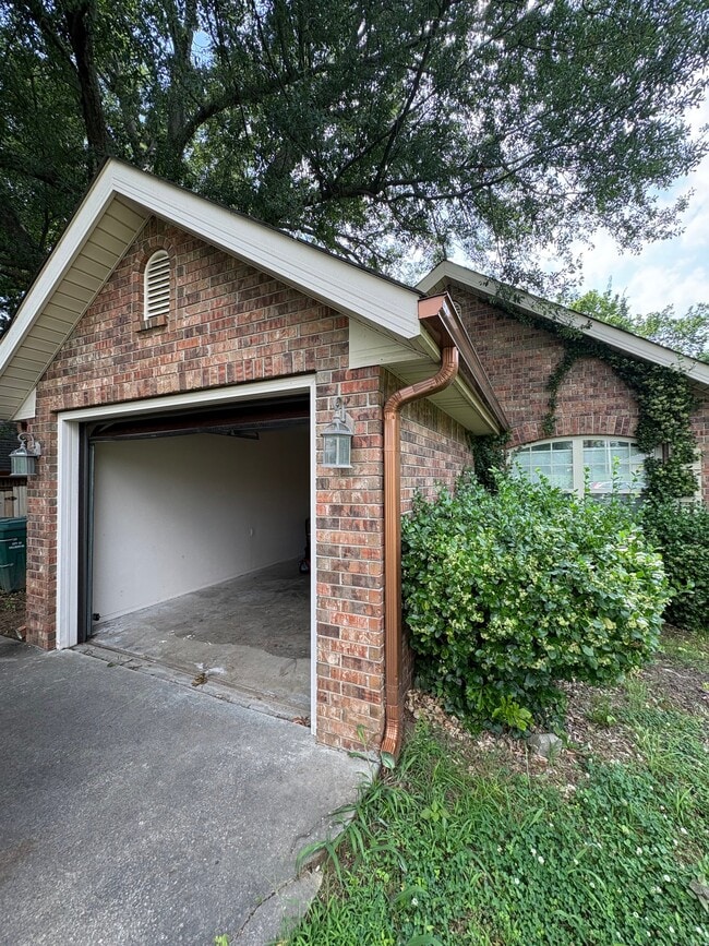 Photo - 605 N Maple St
