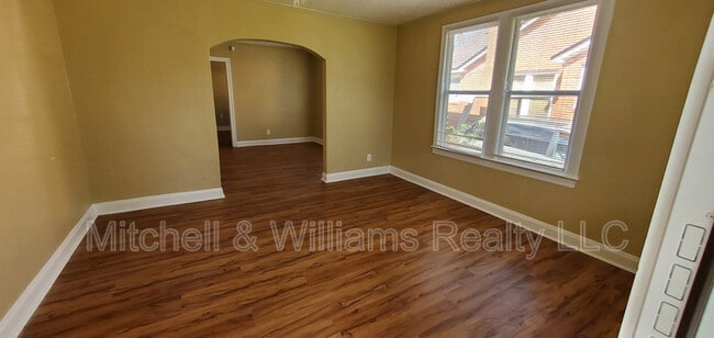 Photo - 742 Ontario St