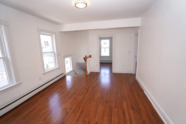 Photo - 81 Waverly St Unidad 2