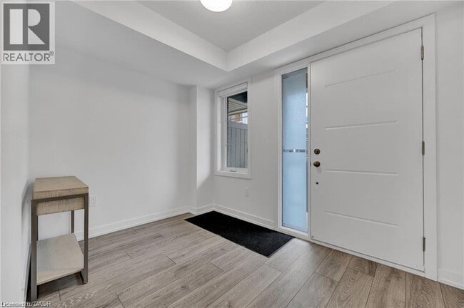 Photo - 211 W Oak Trl