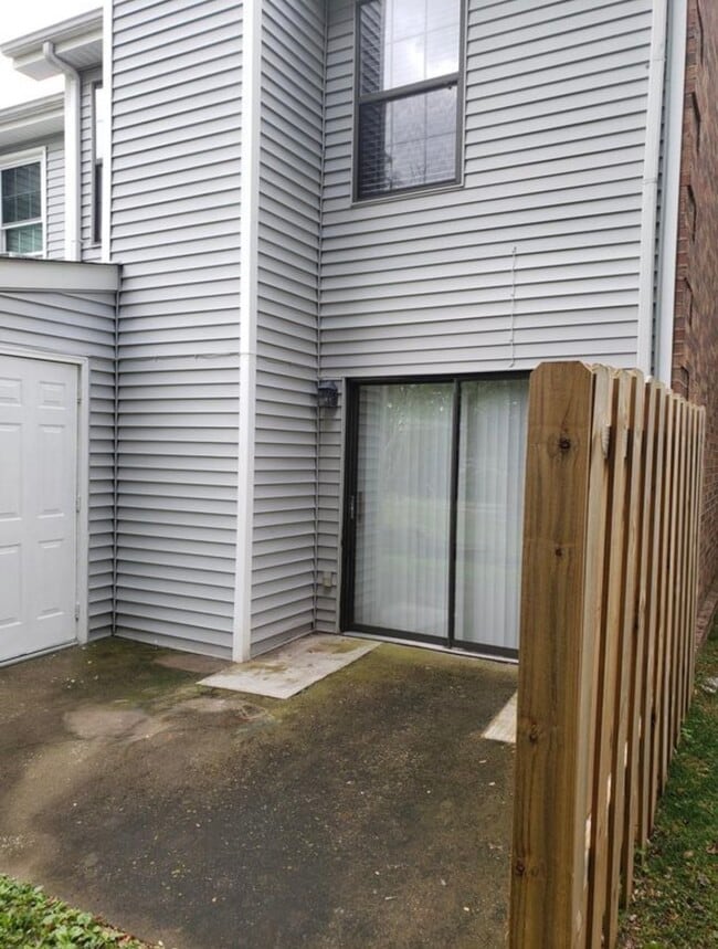 Photo - 445 Claircrest Dr