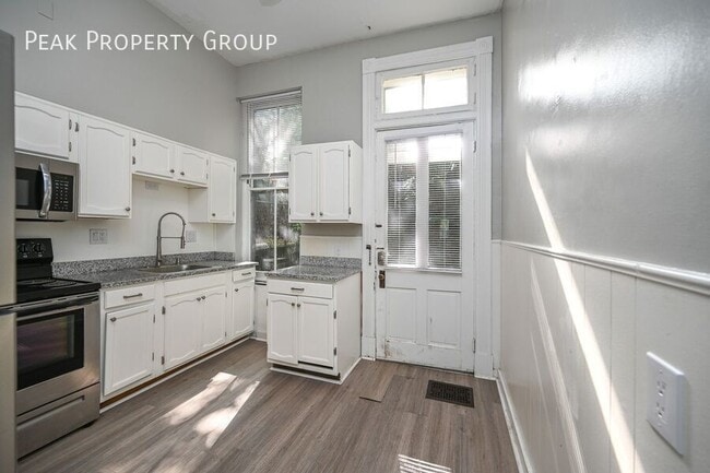 Photo - 2363 W Clifton Ave