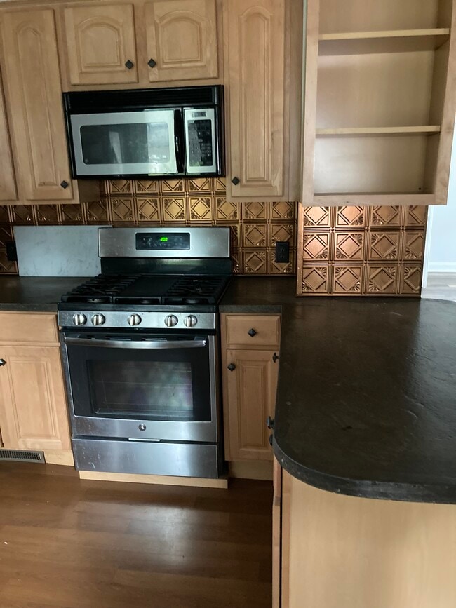 Photo - 70 Greenwood Ave Unit 1st floor main