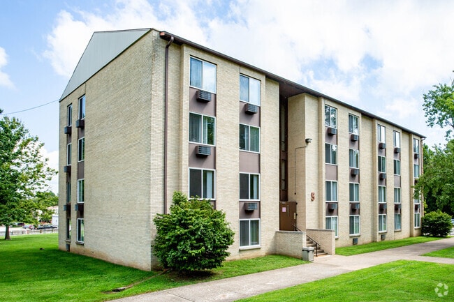 THE QUADS APARTMENTS