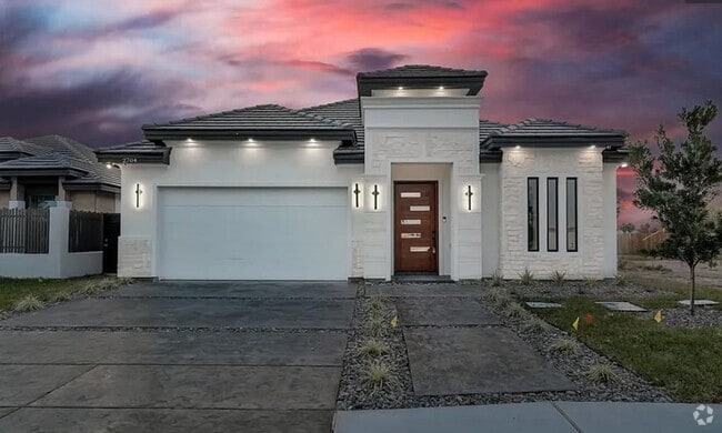 Building Photo - Luxury Living in Hyde Park – Edinburg/McAl... Rental