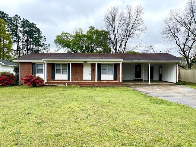 Welcome to this charming 4 bedroom, 2 bath... - Welcome to this charming 4 bedroom, 2 bath... House