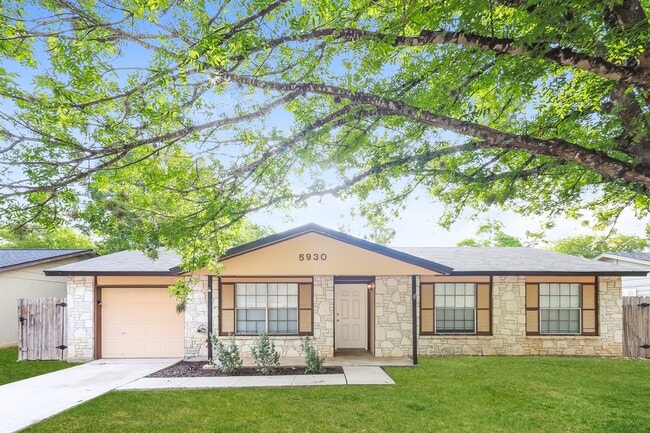 Building Photo - 5930 Cliff Valley Dr