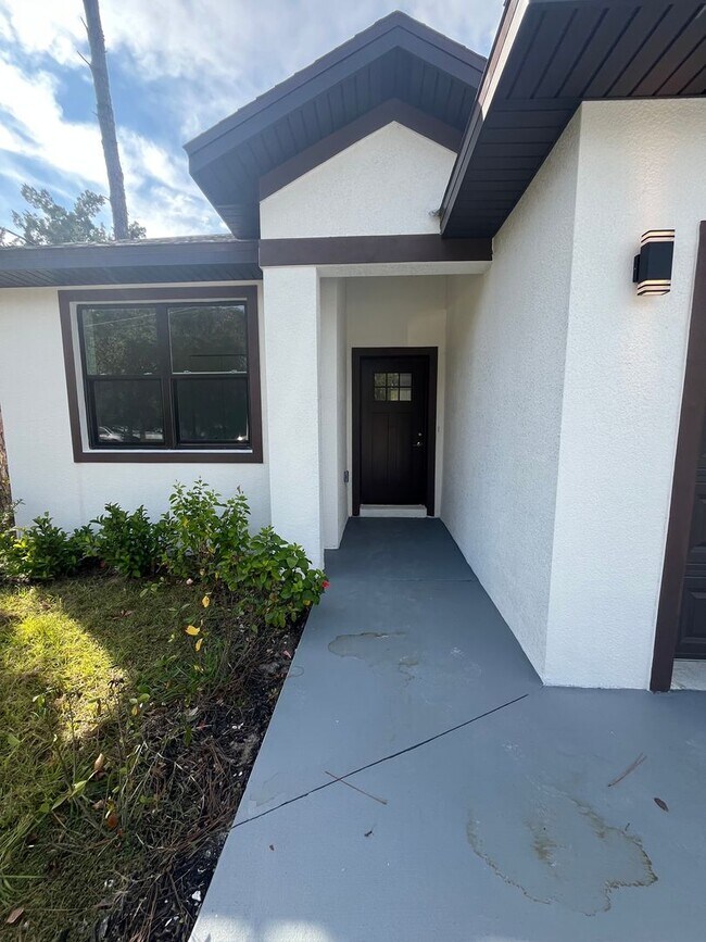 Photo - BEAUTIFUL BRAND NEW DUPLEX!!