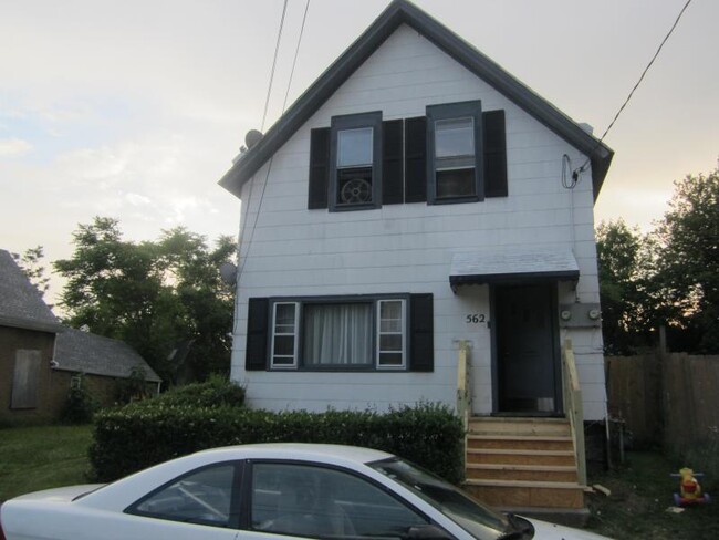 Building Photo - 562 Wilson St Rental