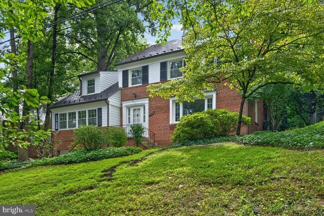 7215 Rollingwood Dr