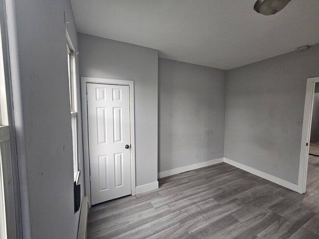 Photo - 5210 Master St