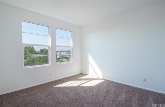 Photo - 928 Lilac Ln