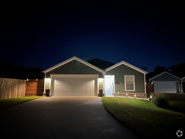 Building Photo - 5812 W Greens Chapel Rd Rental