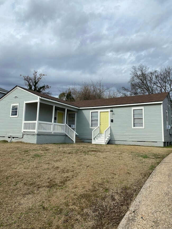 Building Photo - 1279 Estelle St