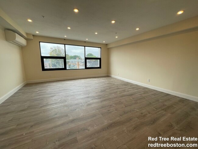 Photo - 1016 Commonwealth Ave