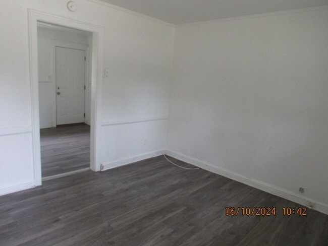 Photo - Appliances included