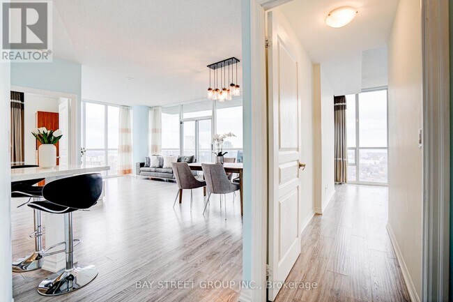 Photo - 223 Webb Dr Unité 2602