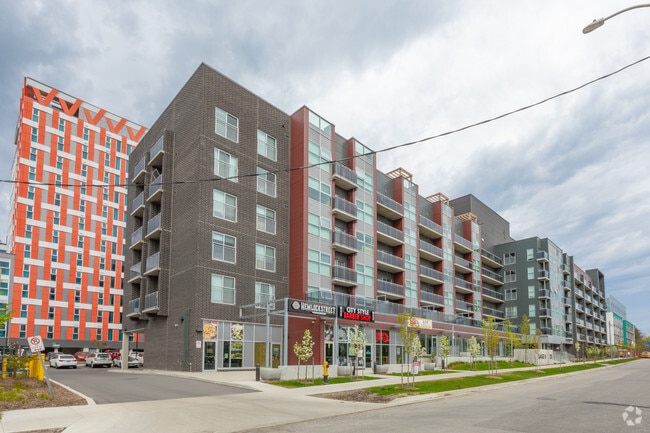 Building Photo - Sage Six