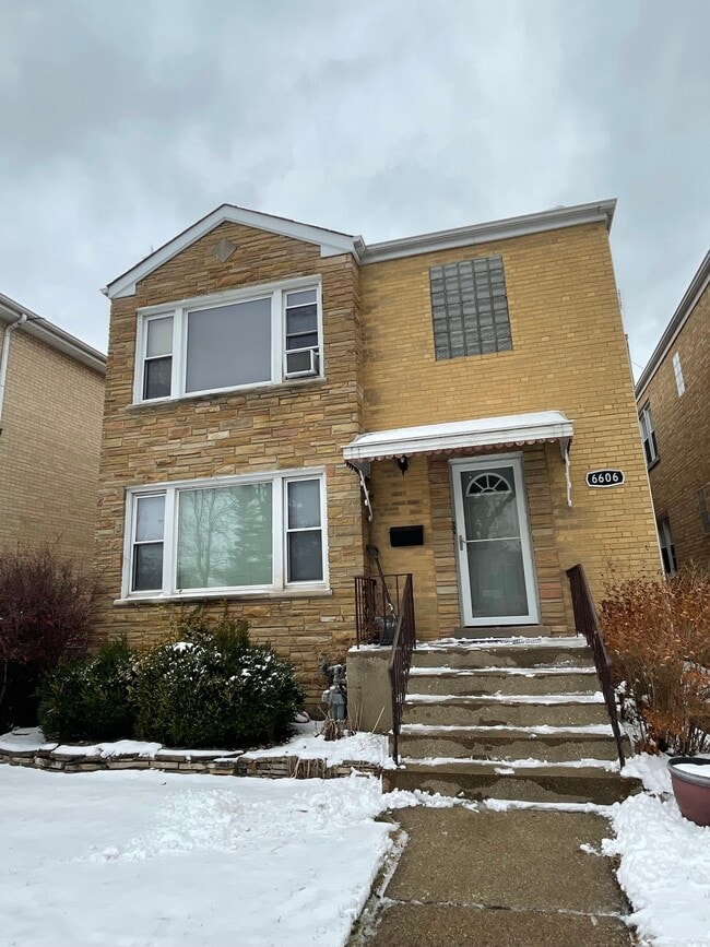 Building Photo - 6606 W Devon Ave Unit 2