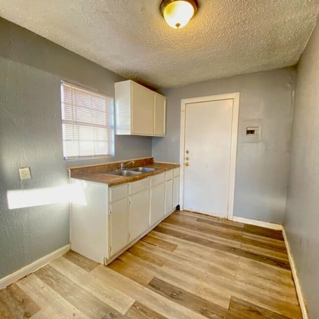 Photo - Handyman Special $0 First Month's Rent / $0 Deposit at move-in “You fix, you SAVE BIG!!” Contact ...