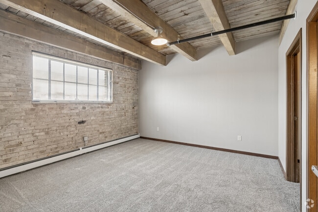2BR, 2BA - 1,115SF - Primary Bedroom