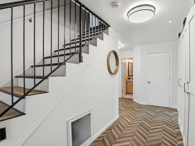 Photo - 16799 Center Way