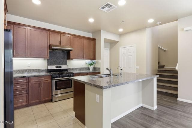 Photo - 1790 Daffodil Ave