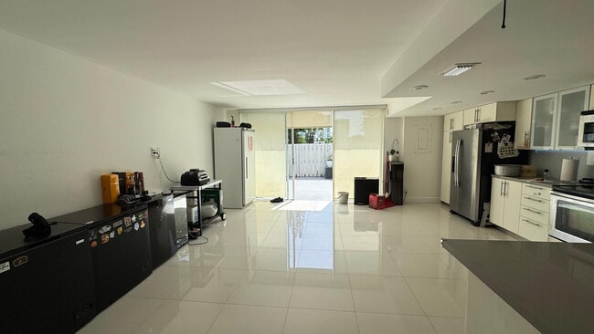 Photo - 916 NE 27th Ave