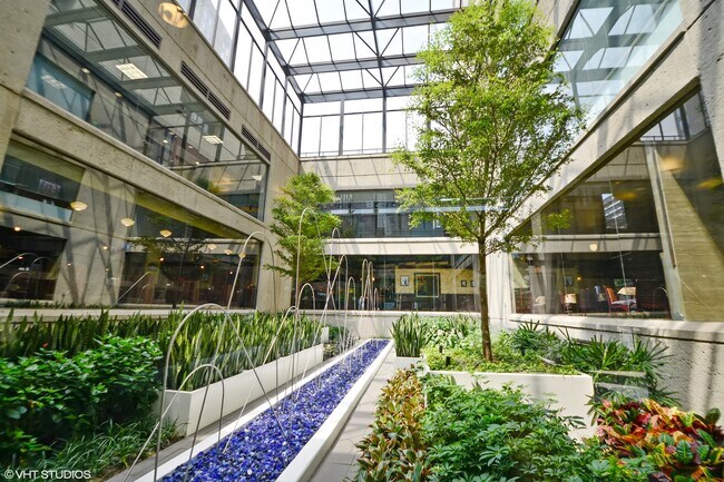 Photo - 1030 N State St Unit 10M