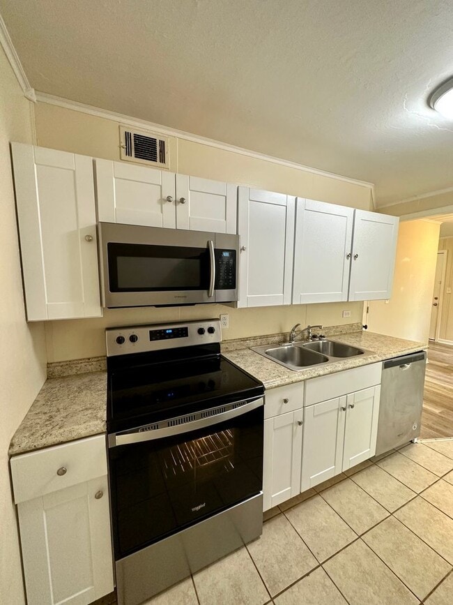 Photo - Renovated! Pre-Leasing for Fall 2026 3bd/2ba
