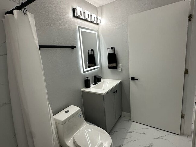 Photo - 6228 Ryegrass St