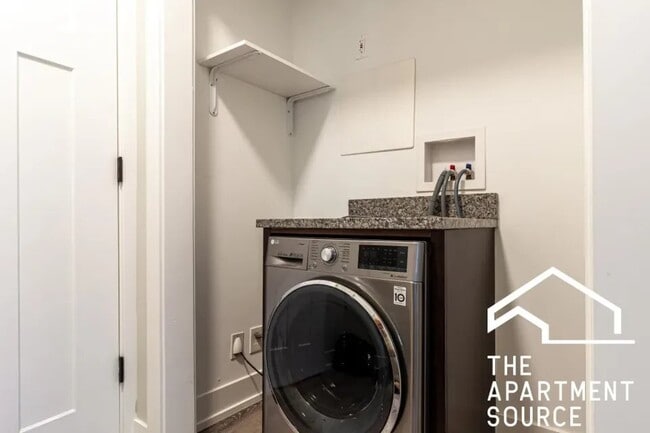 Photo - 707 W Brompton Ave Unit 707 West Brompton Ave