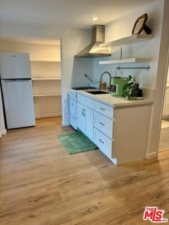 Photo - 2900 Searidge St