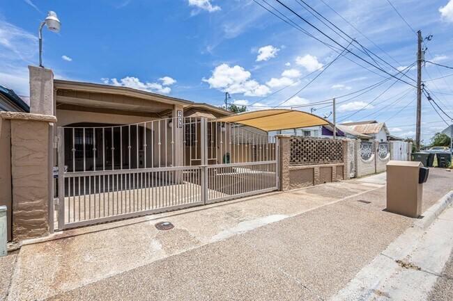 Photo - 2006 Piedra China St