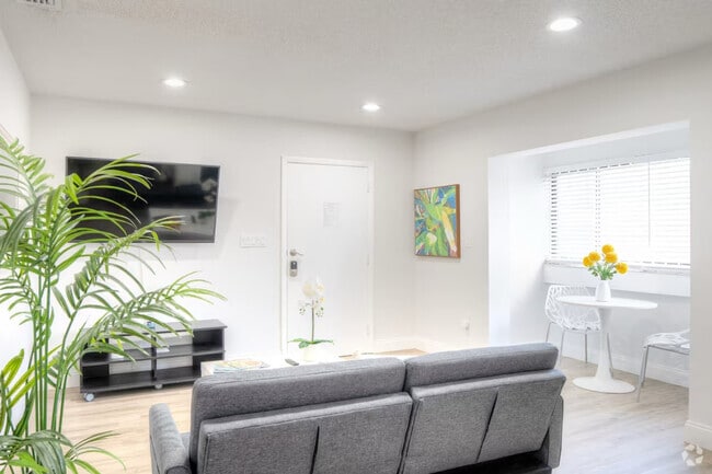 Building Photo - 705 SW 5th Ave Rental