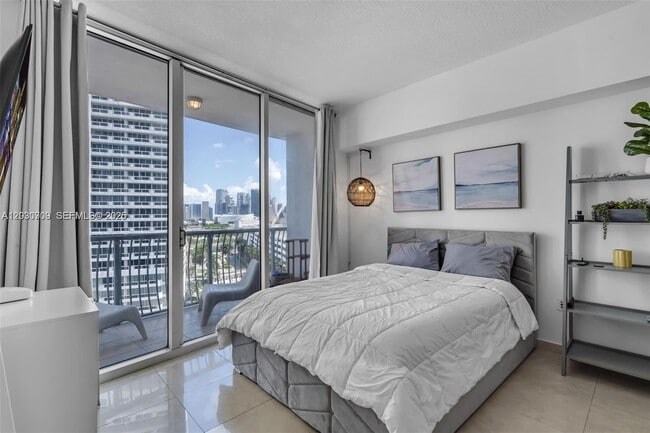 Building Photo - 1750 N Bayshore Dr Unit 1204