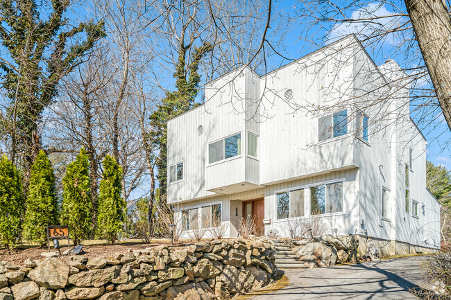 Building Photo - 65 Saxon Wood Rd Rental