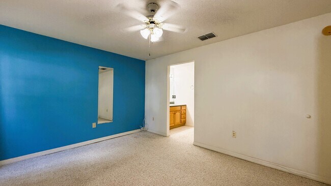Photo - 260 Lake Suzanne Dr