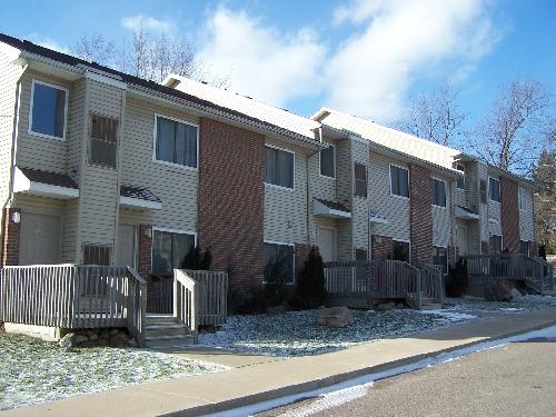 Photo - 440 E Saint Clair St Apartments