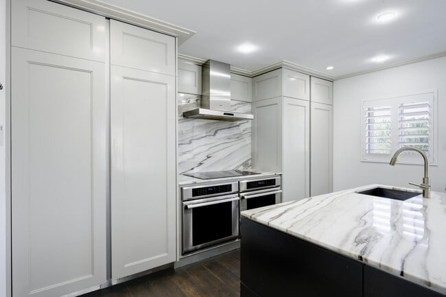 Photo - 429 Australian Ave Unit 9