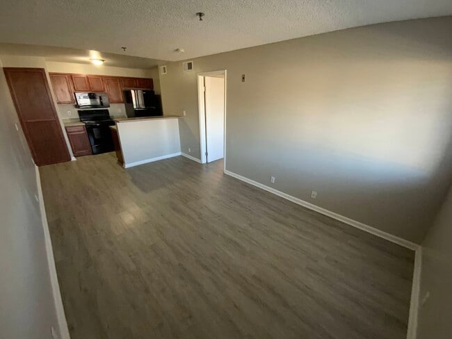 Photo - 1 BEDROOM 3RD FLOOR CONDO CLOSE TO UNLV/AIRPORT & LV STRIP!