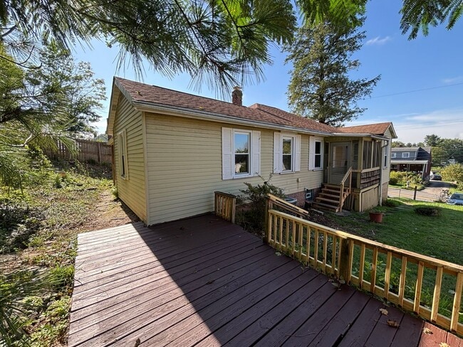 217 Rosecrest Dr