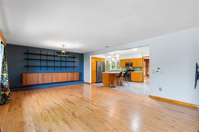 Photo - 2 Wardlaw Ct