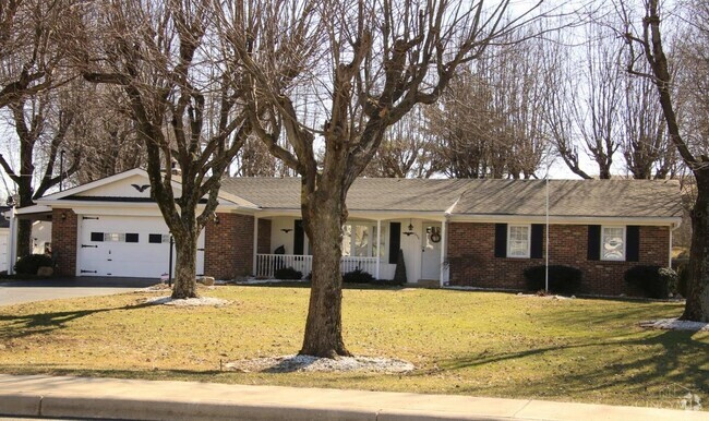 Building Photo - 295 W Main St Rental