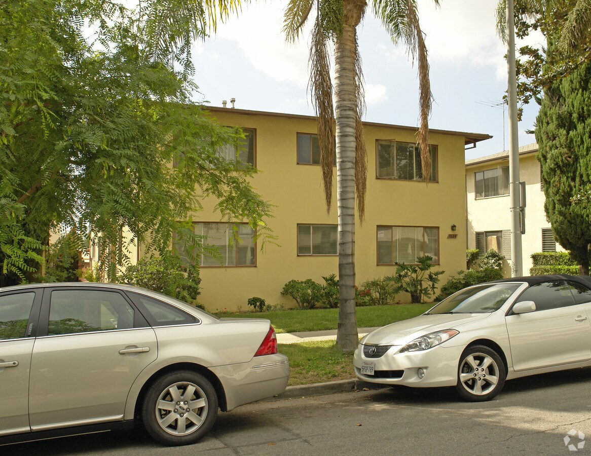 Photo - 7624 Norton Ave
