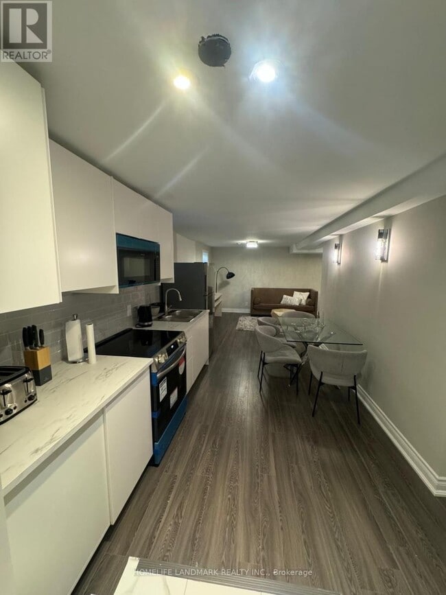 Photo - 94 Houseman Crescent