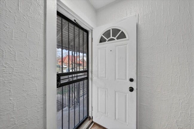 Photo - 16890 Stoepel St Unit 2