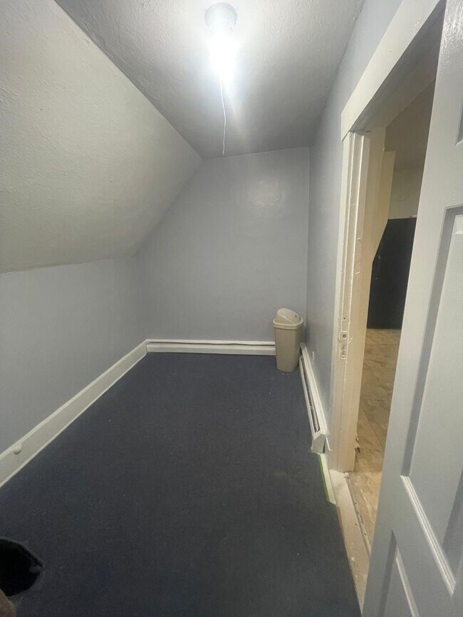 2 Rodney St