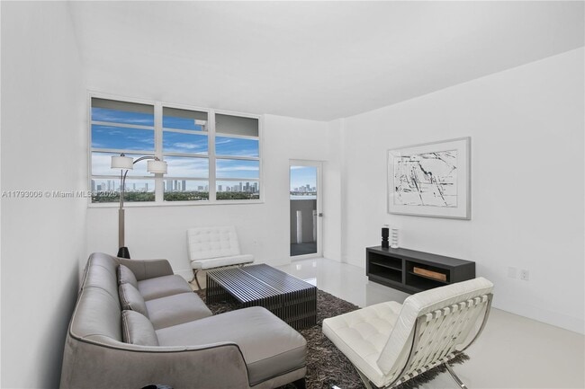 Photo - 800 West Ave
